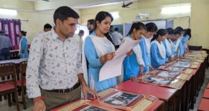 गोपेश्वर महाविद्यालय में आयोजित की गई पोस्टर प्रदर्शनी