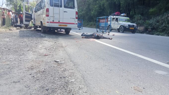 बाइक और टेम्पो की भिड़ंत , बाइक सवार 3 की मौत