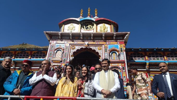 प्रसिद्ध उद्योगपति मुकेश अंबानी पहुचे बद्रीनाथ धाम, बीकेटीसी को 5 करोड़ रुपये का दिया दान