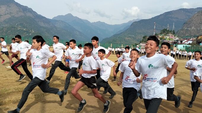 हंस मैराथन का आयोजन, निशा और मोहित ने मारी बाजी