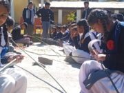 छात्र छात्राओ को दिया रिंगाल का प्रशिक्षण राइका गणाई (जोशीमठ) में रिंगाल मेन राजेन्द्र बडवाल नें दिया प्रशिक्षण