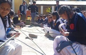 छात्र छात्राओ को दिया रिंगाल का प्रशिक्षण राइका गणाई (जोशीमठ) में रिंगाल मेन राजेन्द्र बडवाल नें दिया प्रशिक्षण