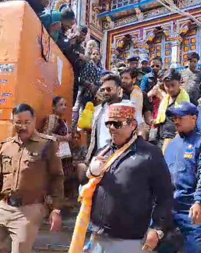 क्रिकेटर ऋषभ पंत ने किए बद्रीविशाल के दर्शन