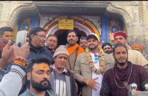 भगवान बदरीविशाल एवं श्री केदारनाथ दर्शन को पहुंचे प्रसिद्ध क्रिकेटर सुरेश रैना