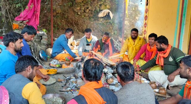 गंगोलगांव के क्षेत्रपाल मंदिर में नव दुर्गा पाठ संपंन्न