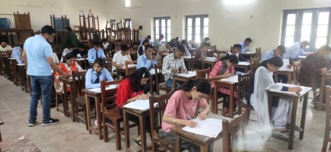 कोचिंग के लिए 225 युवाओं ने दी प्रवेश परीक्षा