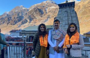 श्री बदरीनाथ- केदारनाथ धाम दर्शन को पहुंची प्रसिद्ध फिल्म अभिनेत्री रवीना टंडन