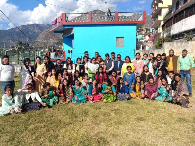 मेंहदी प्रतियोगिता में प्रियंका ने पाया प्रथम स्थान