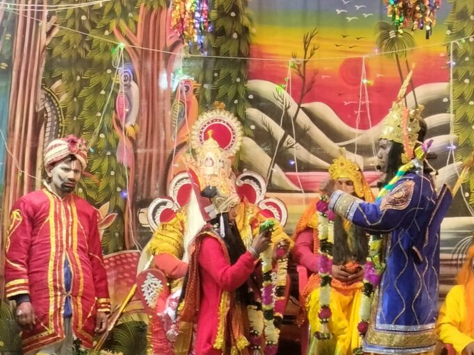 धनुष तोड़ जीता स्वयंवर, राम की हुई सीता