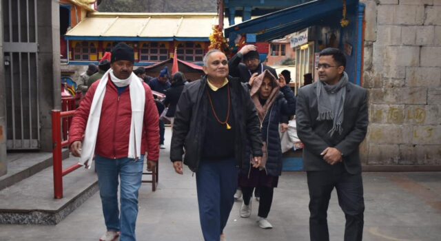 भारत निर्वाचन आयुक्त ने किए बद्री विशाल के दर्शन।