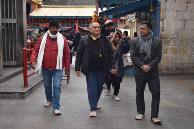 भारत निर्वाचन आयुक्त ने किए बद्री विशाल के दर्शन।