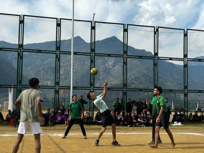 नर्सिंग कॉलेज की वार्षिक प्रतियोगिता के दूसरे दिन,पर्पल ने 8 विकेट से जीता मैच