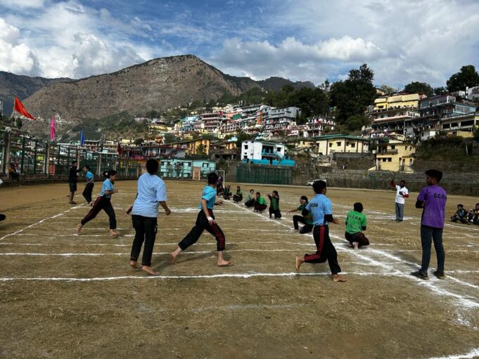 नर्सिंग कॉलेज वार्षिक खेल कूद प्रतियोगिता के तृतीय दिवस पर ब्लू वररिर्स का रहा दबदबा