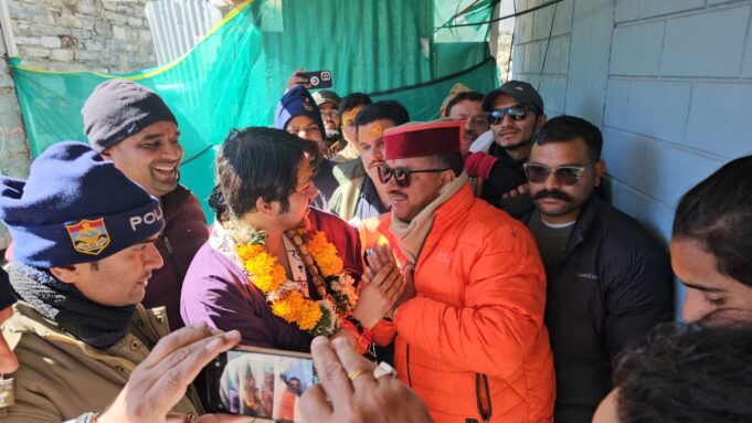 बाबा धीरेंद्र शास्त्री पहुचे बद्रीविशाल