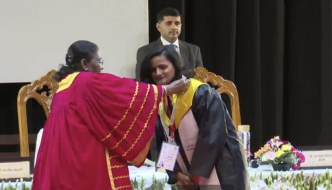 मांगल गर्ल ‘नंदा सती’– पहाड की बेटी को संगीत में गोल्ड मेडल, महामहिम राष्टपति द्रौपदी मुर्मू नें प्रदान किया स्वर्ण पदक