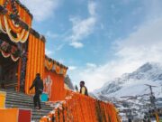 बद्रीविशाल सजा खूबसूरत फूलों से , प्रकृति ने बरसाए बर्फ रूपी सफेद फूल
