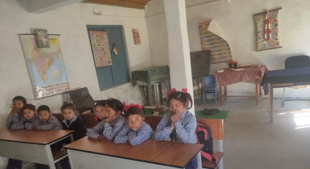 छात्रों का भविष्य अधर में, नाराज अभिभावक पहुचे मुख्य शिक्षा अधिकारी कार्यालय