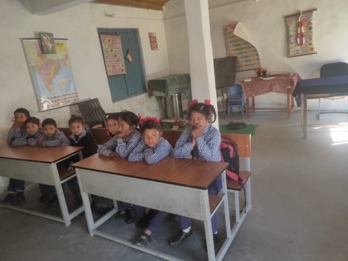 छात्रों का भविष्य अधर में, नाराज अभिभावक पहुचे मुख्य शिक्षा अधिकारी कार्यालय