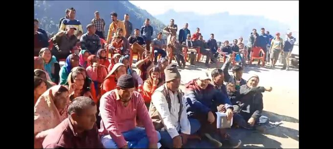 आंदोलन का 28वां दिन, विधायक और अधिकारी पहुचे धरना स्थल पर