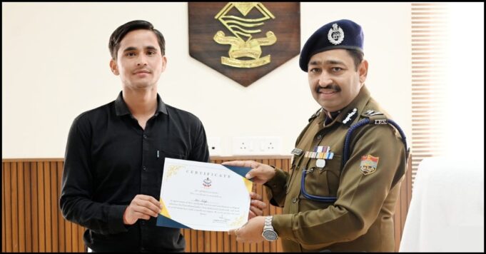 पुलिस महानिदेशक अशोक कुमार ने चमोली के शिव सिंह को डिजिटल वॉलिंटियर अवार्ड से किया सम्मानित