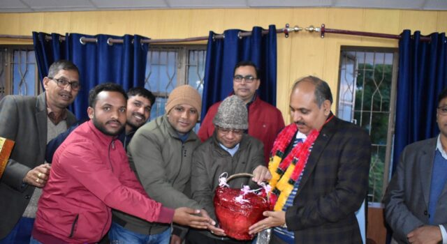 मुख्य विकास अधिकारी dr ललित नारायण मिश्र को अधिकारियों कर्मचारियों ने दी भावभीनी विदाई
