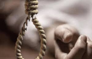 झिंझि गांव के दिलगुना तोक में संदिग्ध परिस्थितयो में पेड़ से लटका मिला युवती का शव, परिजनों ने जताई हत्या की आशंका