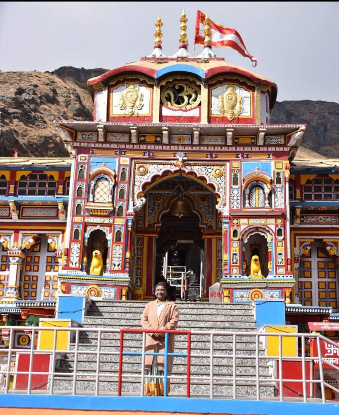 राष्ट्र्पति द्रोपदी मुर्मू ने किया बद्रीविशाल के दर्शन