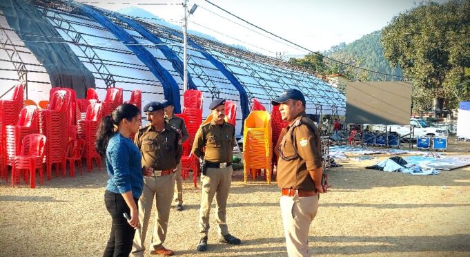 गौचर मेले की सुरक्षा व्यवस्थाओं को परखने स्वयं पहुँची पुलिस अधीक्षक रेखा यादव