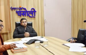 जिलाधिकारी ने नगर निकायों के अंतर्गत संचालित कार्यो की समीक्षा बैठक ली