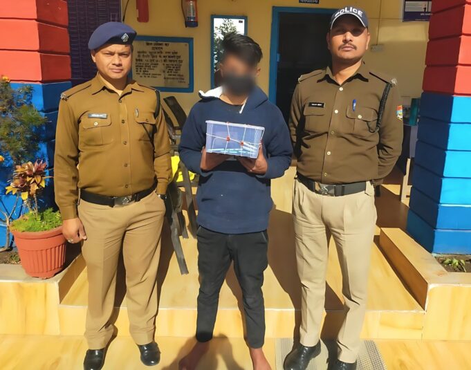 दुकान में हुई चोरी का पुलिस ने किया सफल अनावरण, शातिर चोर चढ़ा चमोली पुलिस के हत्थे