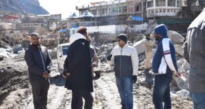 कडाके की ठंड के बावजूद बद्रीनाथ धाम में पुनर्निर्माण कार्य तेजी से जारी।