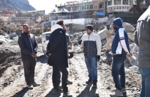 कडाके की ठंड के बावजूद बद्रीनाथ धाम में पुनर्निर्माण कार्य तेजी से जारी।