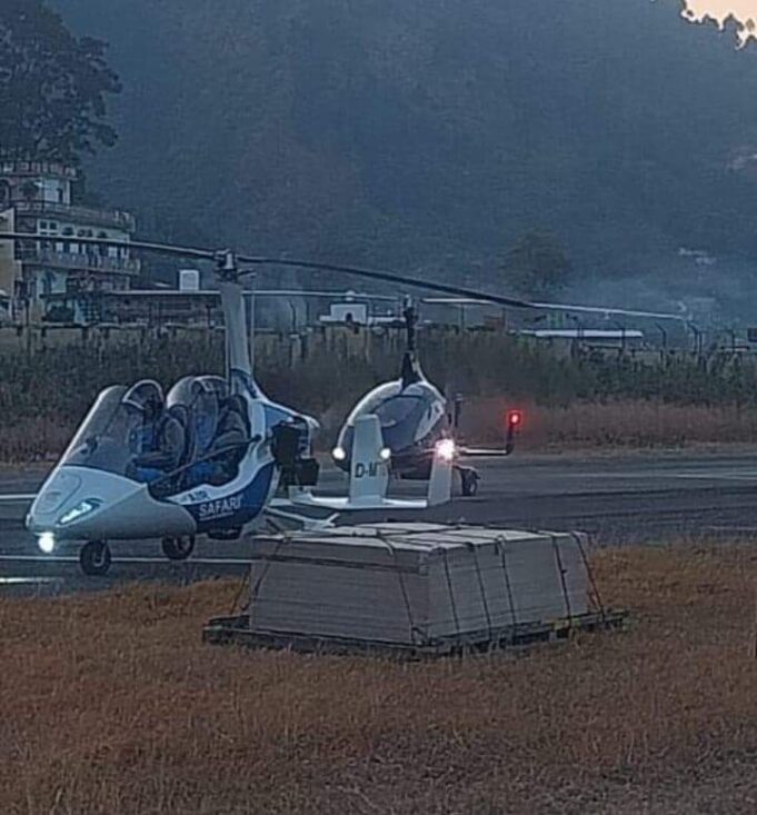 गौचर हवाई पट्टी पर उतरे जायरोकॉप्टर,साहसिक पर्यटन की अपार संभावनाएं
