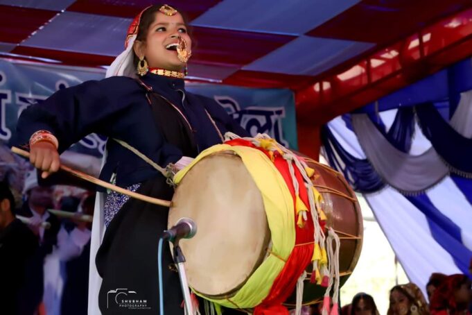 उत्तराखंड लोक विरासत में ढोल गर्ल ‘वर्षा बंडवाल’ ढोल की सुमधुर स्वर लहरियों से करेंगी मंत्रमुग्ध
