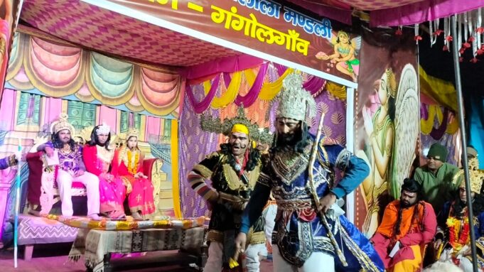 शिव धनुष तोड़ सीता हुई राम की,परशुराम लक्ष्मण संवाद देखने देर रात तक जुटे रहे दर्शक