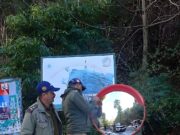 पुलिस ने औली-जोशीमठ सड़क मार्ग पर अनेक स्थानों पर लगाये रिफ्लेक्टर टेप, साइन बोर्ड व कान्वेन्स मिरर