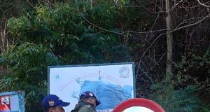 पुलिस ने औली-जोशीमठ सड़क मार्ग पर अनेक स्थानों पर लगाये रिफ्लेक्टर टेप, साइन बोर्ड व कान्वेन्स मिरर