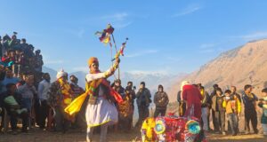 किरूली में गेंडा वध में उमडा अभूतपूर्व जनसैलाब अर्जुन नें किया गेंडा वध