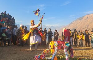 किरूली में गेंडा वध में उमडा अभूतपूर्व जनसैलाब अर्जुन नें किया गेंडा वध