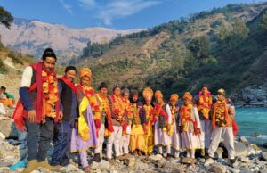 पांडव नें अलकनंदा मे किया स्नान पांडवो नें अपने पिता को दिया तर्पण