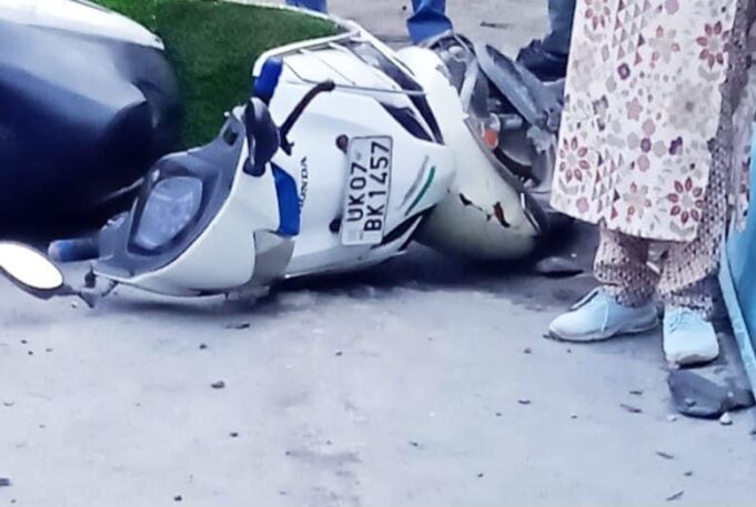 स्कूटी सवार की रेलवे कम्पनी के डंपर की चपेट में आने से घटना स्थल पर मृत्यु