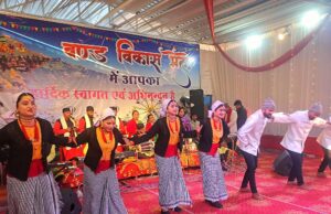 नेगी दा के गीतों को सुनने उमडी भीड..