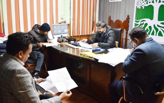 मुख्य विकास अधिकारी ने जिला योजना की समीक्षा बैठक।