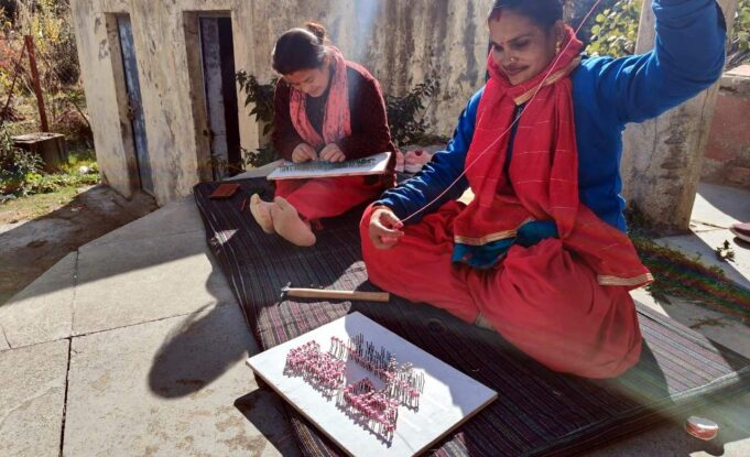 चमोली में महिलाओं की आर्थिकी का मजबूत जरिया बनने लगा भोजपत्र।