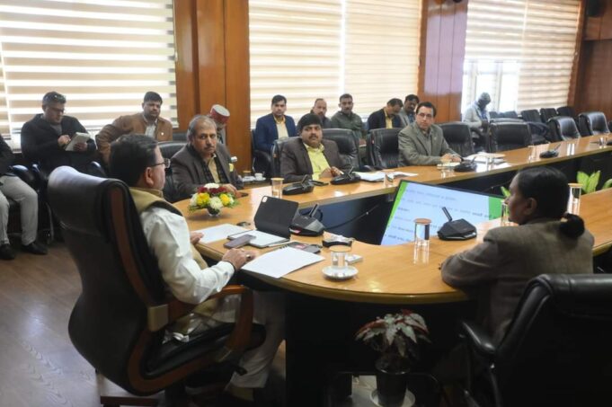 मुख्यमंत्री ने ली नियोजन विभाग की बैठक, आपसी समन्वय के दिये निर्देश