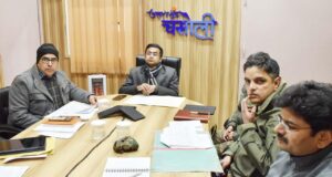 भूमि हस्तांतरण सम्बन्धी लंबित मामलों के निस्तारण को लेकर जिलाधिकारी ने दिए निर्देश