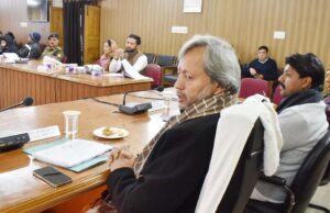 गढवाल सांसद ने चमोली जिला विकास समन्वय एवं निगरानी समिति की बैठक ली।