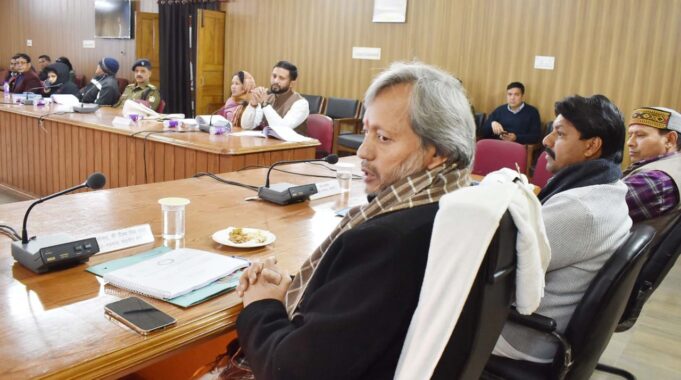 गढवाल सांसद ने चमोली जिला विकास समन्वय एवं निगरानी समिति की बैठक ली।