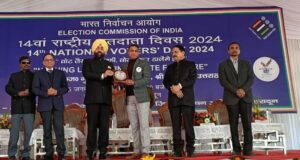 स्वीप चमोली की दिव्यांग मतदाता प्रदर्शनी को राज्यपाल ने सराहा