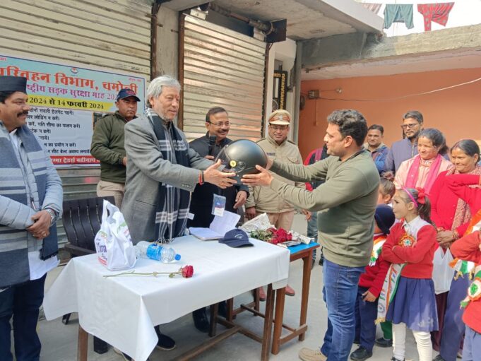 सड़क सुरक्षा जागरूकता अभियान कार्यक्रम में गढ़वाल सांसद ने की शिरकत